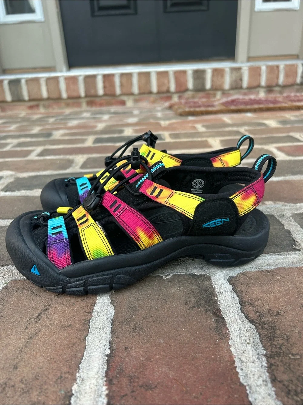 KEEN Newport H2 Black Sandals Rainbow Tie-Dye Straps 6.5